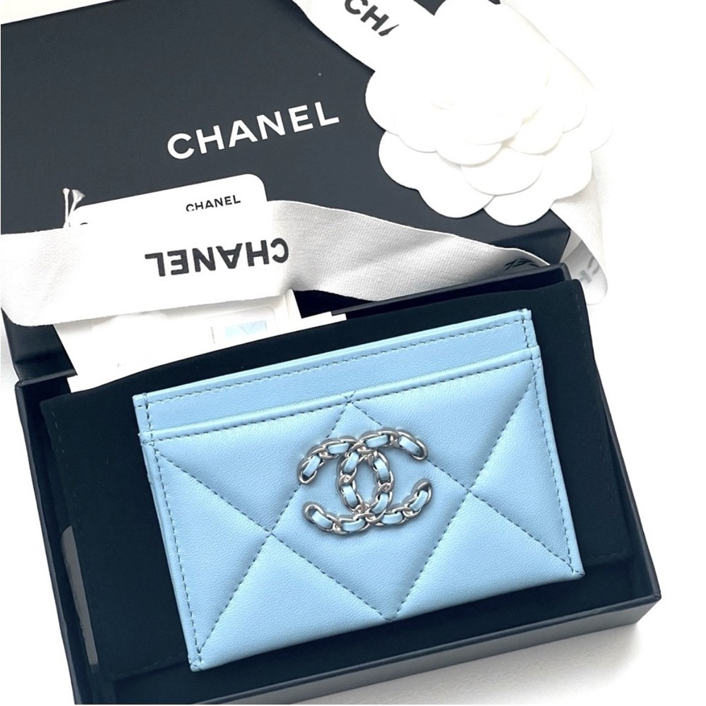 🔥CHANEL 19 Cardholder